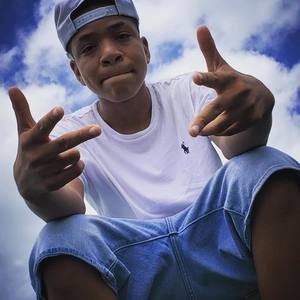 Meet your Posher, Derrick